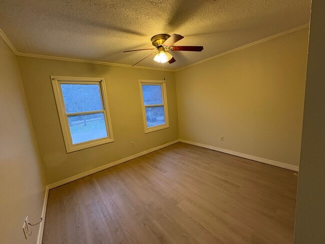 Building Photo - 3 Bed/2.5 Bath in Brookwood Subdivision