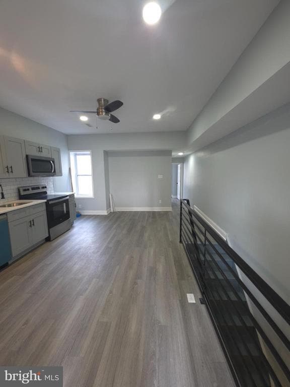 Building Photo - 1133 W Somerset St