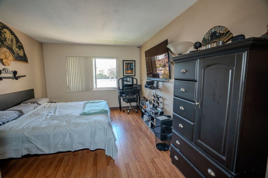 Building Photo - 13917 SW 90th Ave