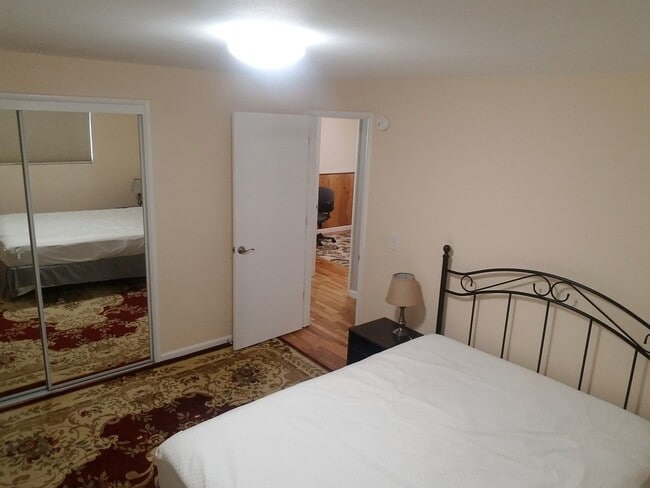 Building Photo - FURNISHED- 3 bed 2 bath single car detached garage, large lot Lawn care included