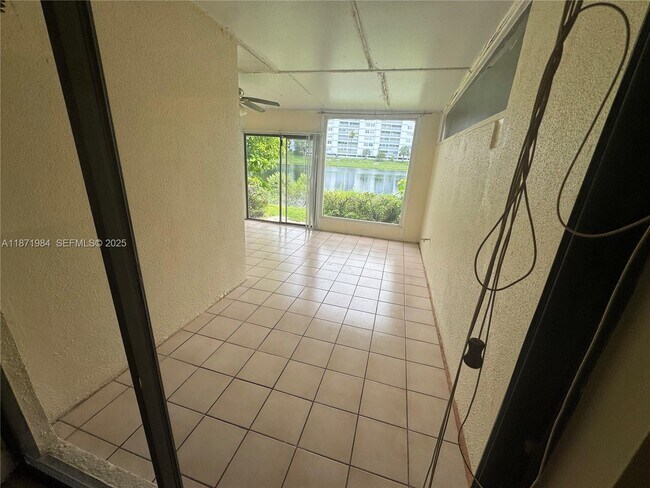 Building Photo - 6521 Racquet Club Dr