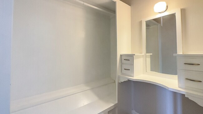 Building Photo - 201 S Alexandria Ave