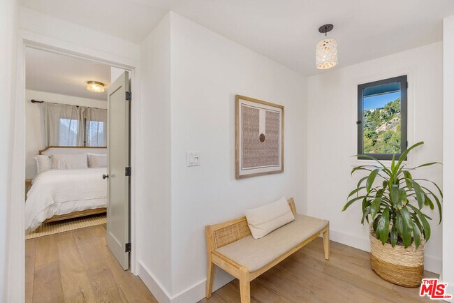 Building Photo - 5767 Tuxedo Terrace