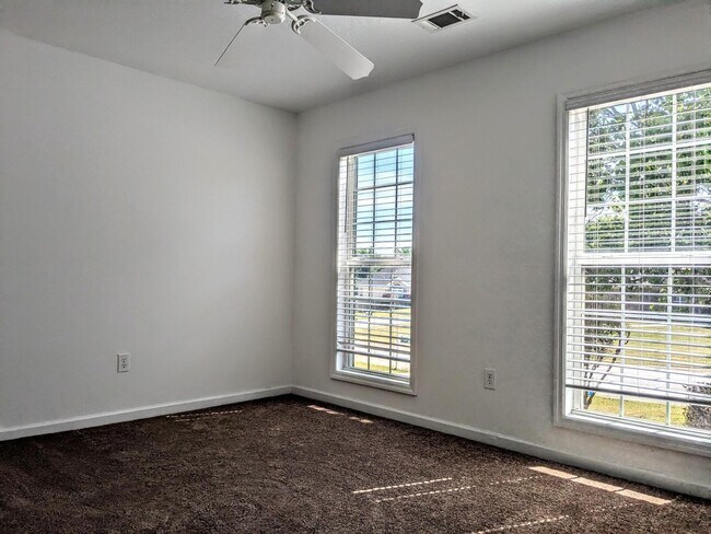 Building Photo - 508 Simoni Pl