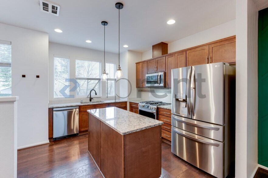 Building Photo - 11004 20th Dr SE