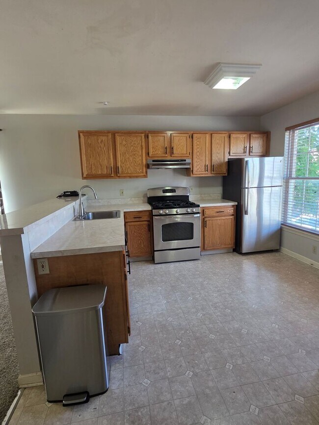 Building Photo - Browntown Twin Home