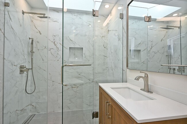 Building Photo - Stunning Brand-New 2BR/2BA Private ADU – Union City