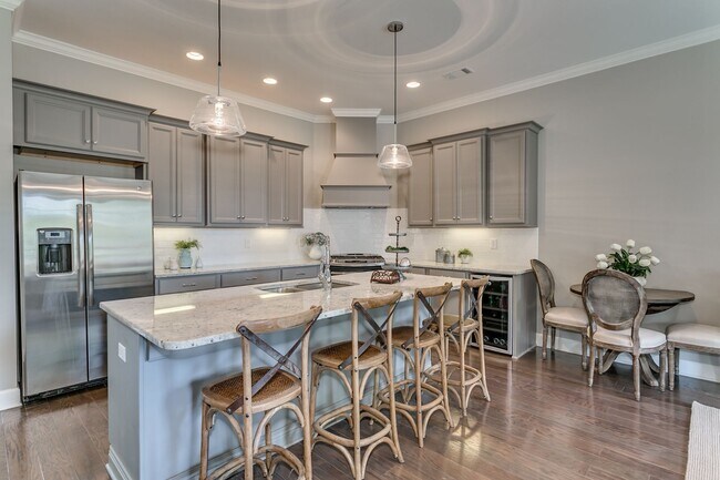 Building Photo - Pinnacle Park Townhomes -- Furnished, Utilities Included