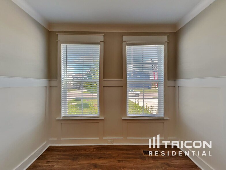 Building Photo - 1406 Cotillion Dr