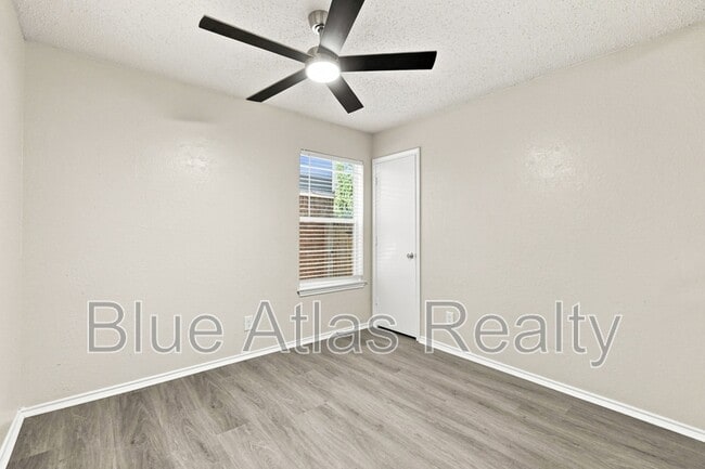 Building Photo - 8133 Foxfire Ln