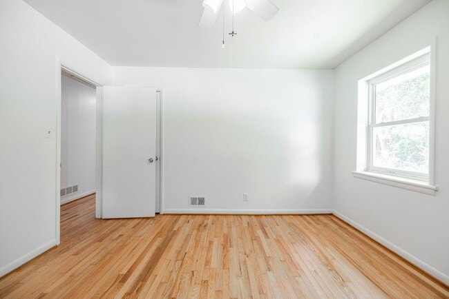 Building Photo - 119 Driftwood Pl