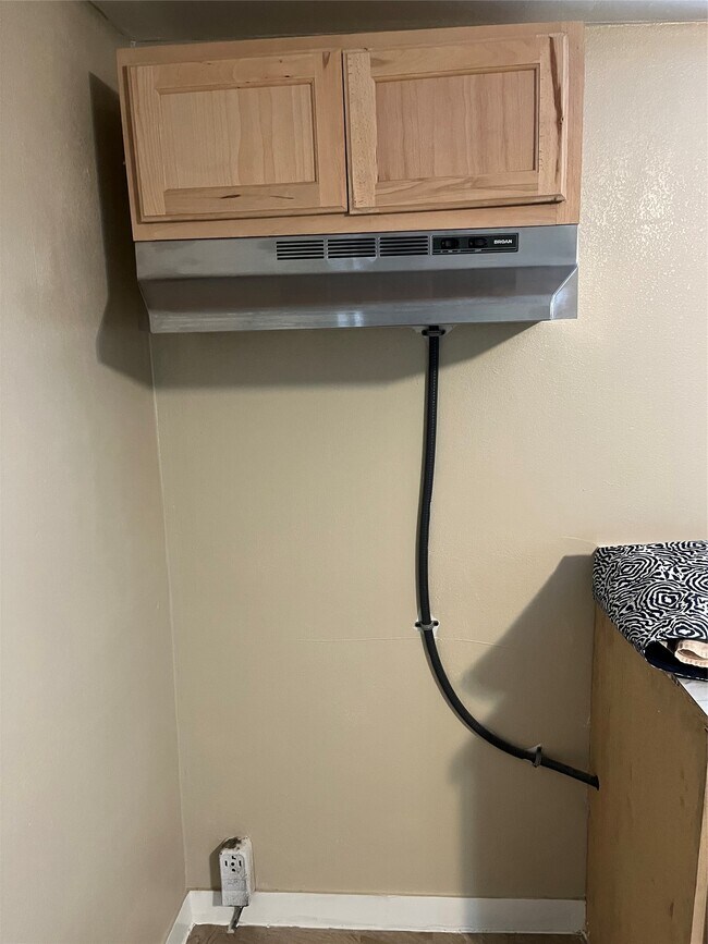 Building Photo - 305 7th St