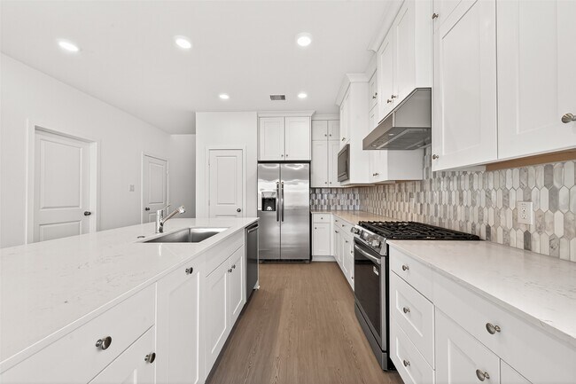 Building Photo - 31838 Blossom Ln