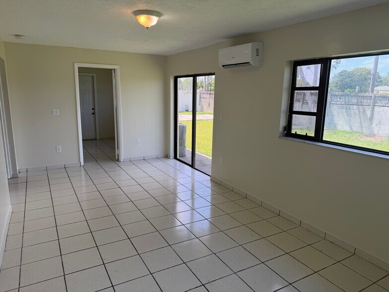 Building Photo - 10375 SW 152nd Ter