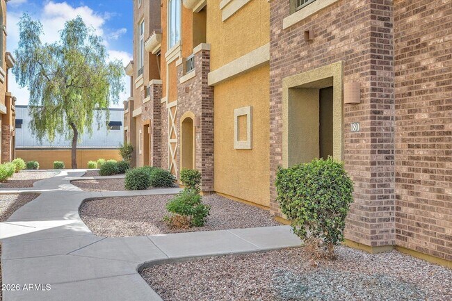 Building Photo - 18250 N Cave Creek Rd