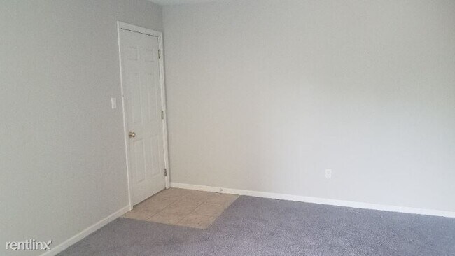 Building Photo - 3 br, 1.5 bath Townhome - 120 Albany Dr