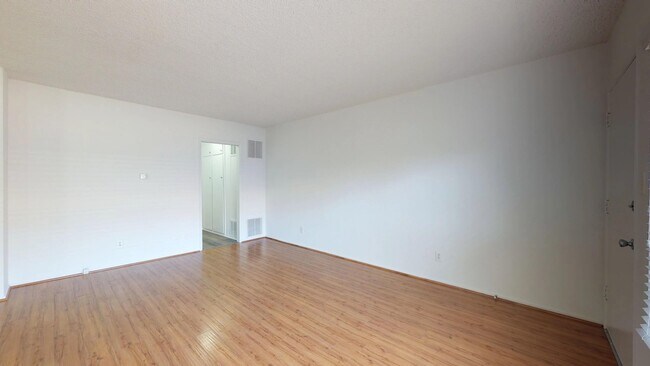 Building Photo - 351 S Manhattan Pl
