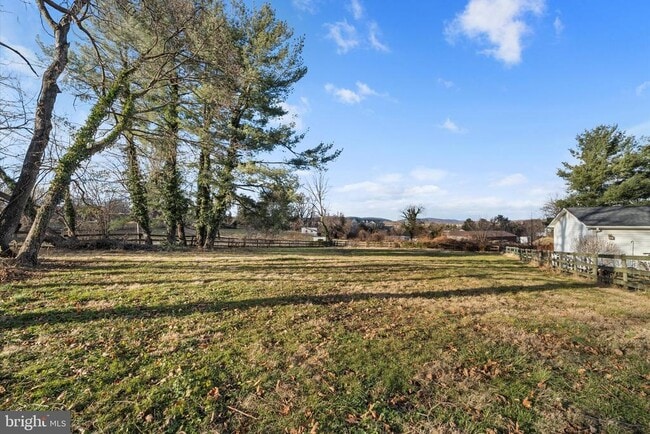 Building Photo - 311 W Main St