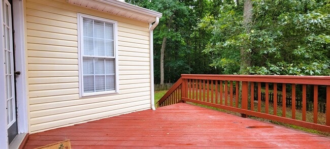 Building Photo - Large traditional colonial in Chester with...