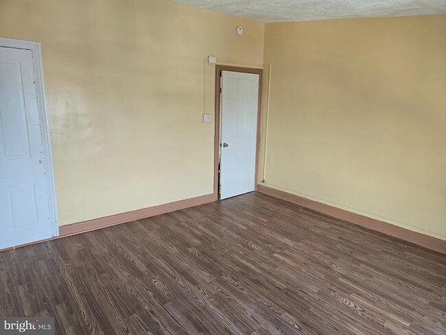 Building Photo - 504 Walnut St