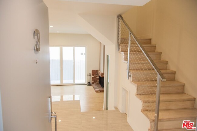 Building Photo - 508 Kings Rd