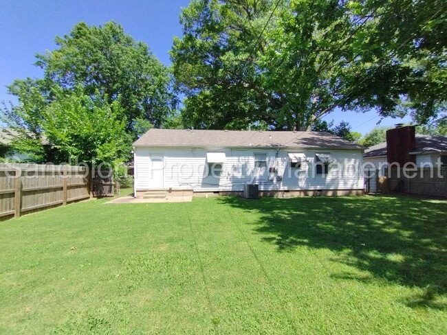 Building Photo - FOR LEASE | Mid-town Tulsa | 2 bed, 1 bath...