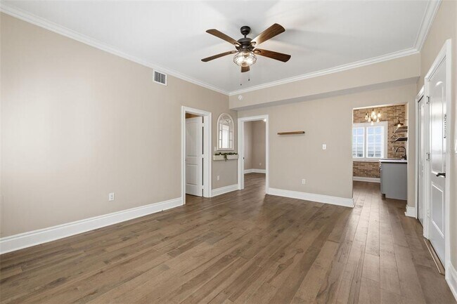 Building Photo - 2117 W Dekle Ave