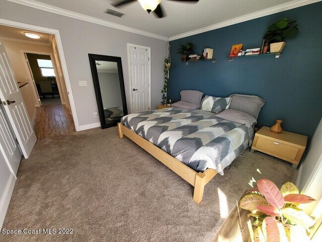 Building Photo - 335 Paradise Blvd