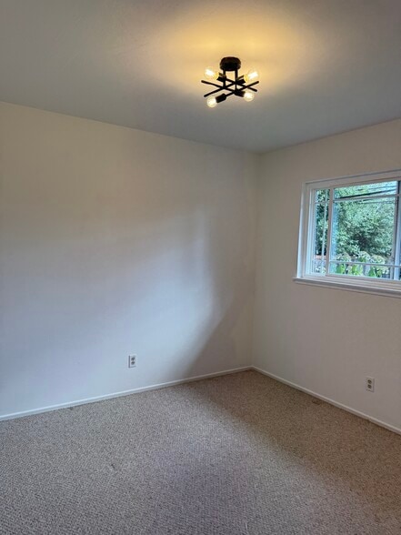 Building Photo - 1153 Sanchez Way