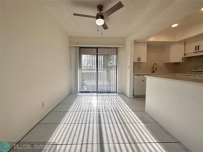 Building Photo - 4263 Oak Terrace Dr