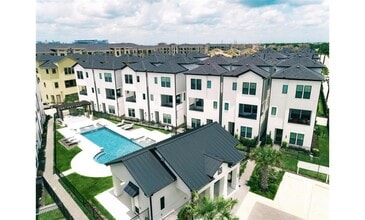 Building Photo - 2802 Grand Fountains Dr