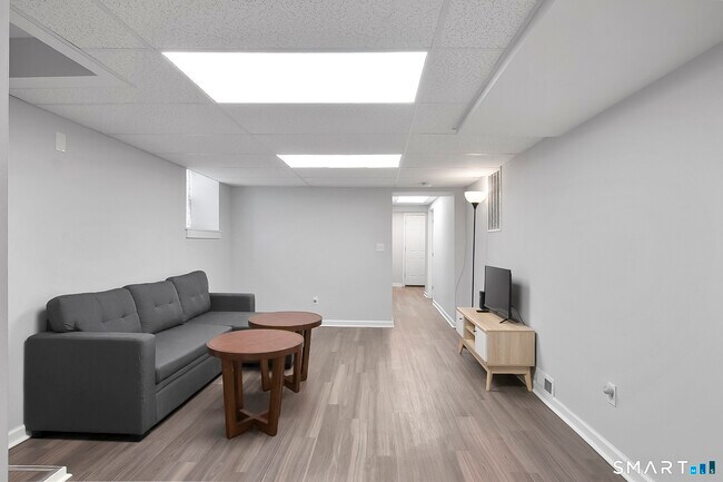 Building Photo - 104 East Ave