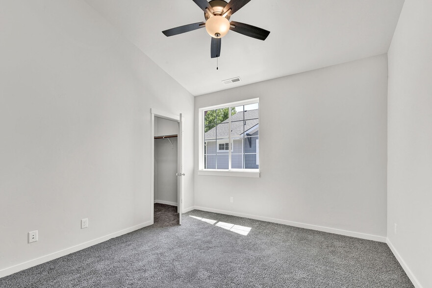 Building Photo - 4915 W Escalante Dr