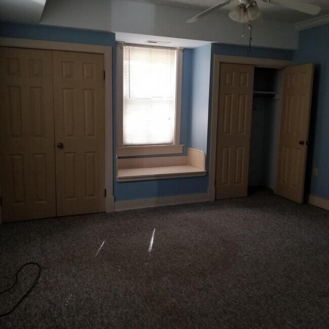 Building Photo - 2424 Birch Ave