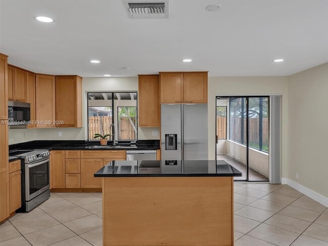Building Photo - 2158 Baton Rouge
