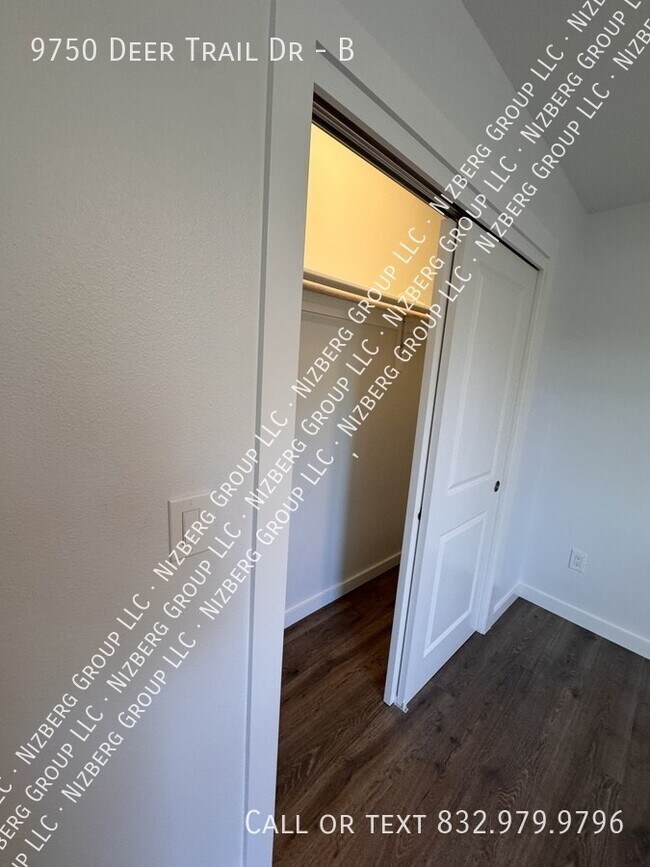 Building Photo - 9750 Deer Trail Dr