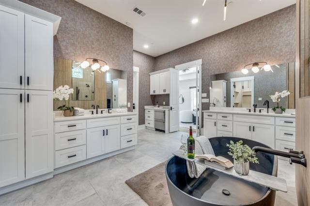 Building Photo - 6499 Royalton Dr