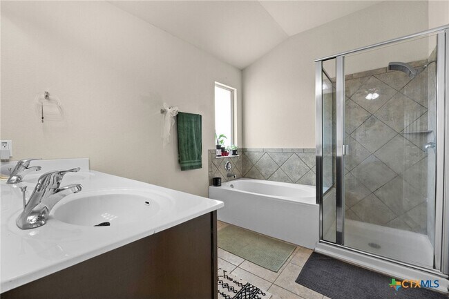 Building Photo - 606 Cody James Dr