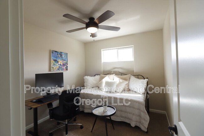 Building Photo - 2860 Yew Park Ln