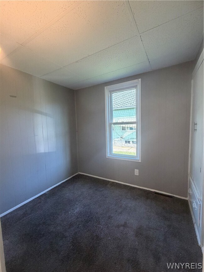 Building Photo - 94 Reo Ave