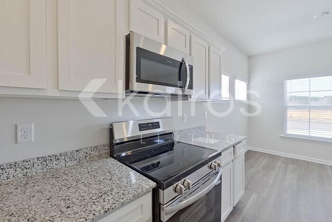 Building Photo - 2253 Banyon Cir