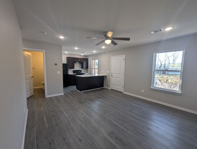 Building Photo - 2 Bedroom • 2 Bathroom • Triplex Unit in S...