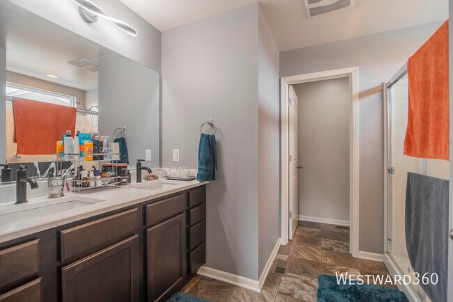 Building Photo - 2971 Ellsworth Dr