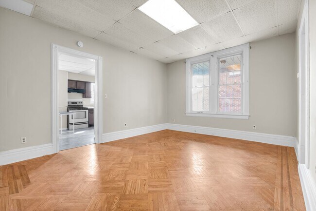 Building Photo - 137 N 7th St