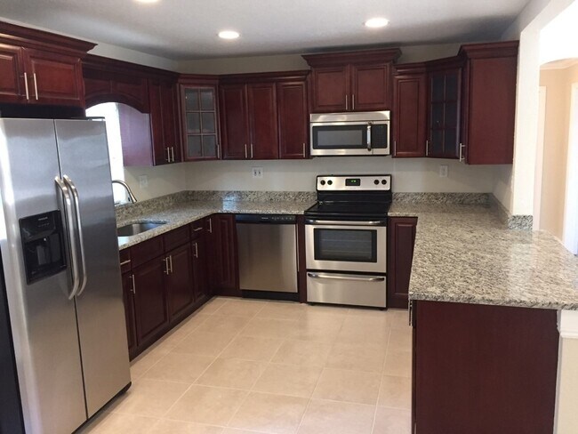 Building Photo - 3 Bedroom, 2 1/2 Bath Single Family Home With Pool