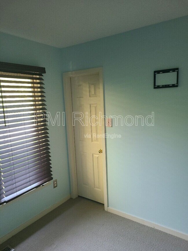 Building Photo - 10107 Hearthrock Ct
