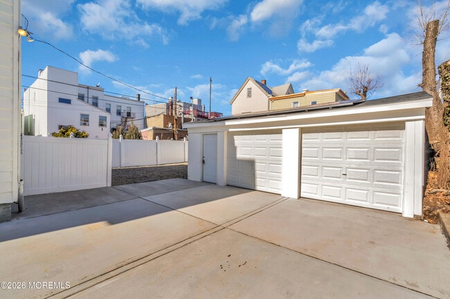 Building Photo - 11 E 43rd St