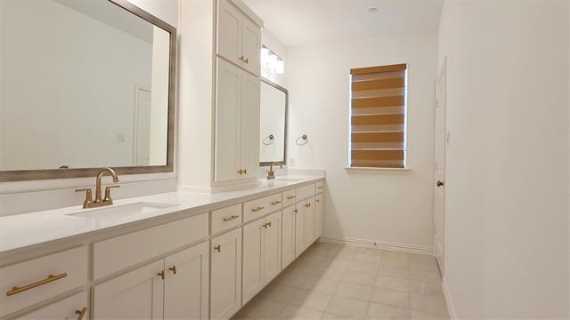 Building Photo - 9015 Scarp Hl Ln