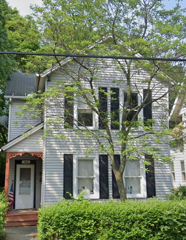Primary Photo - 1432 E 52nd St