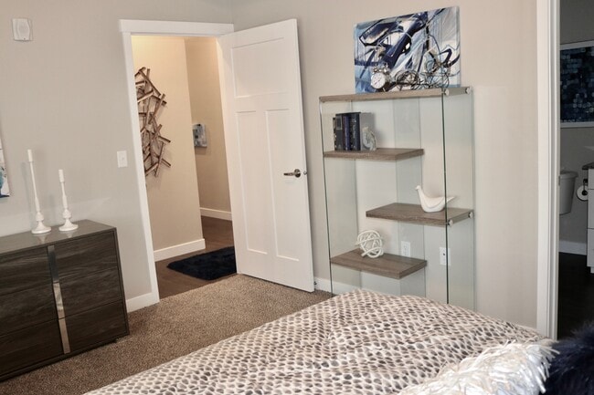 Building Photo - 556 E 250 N